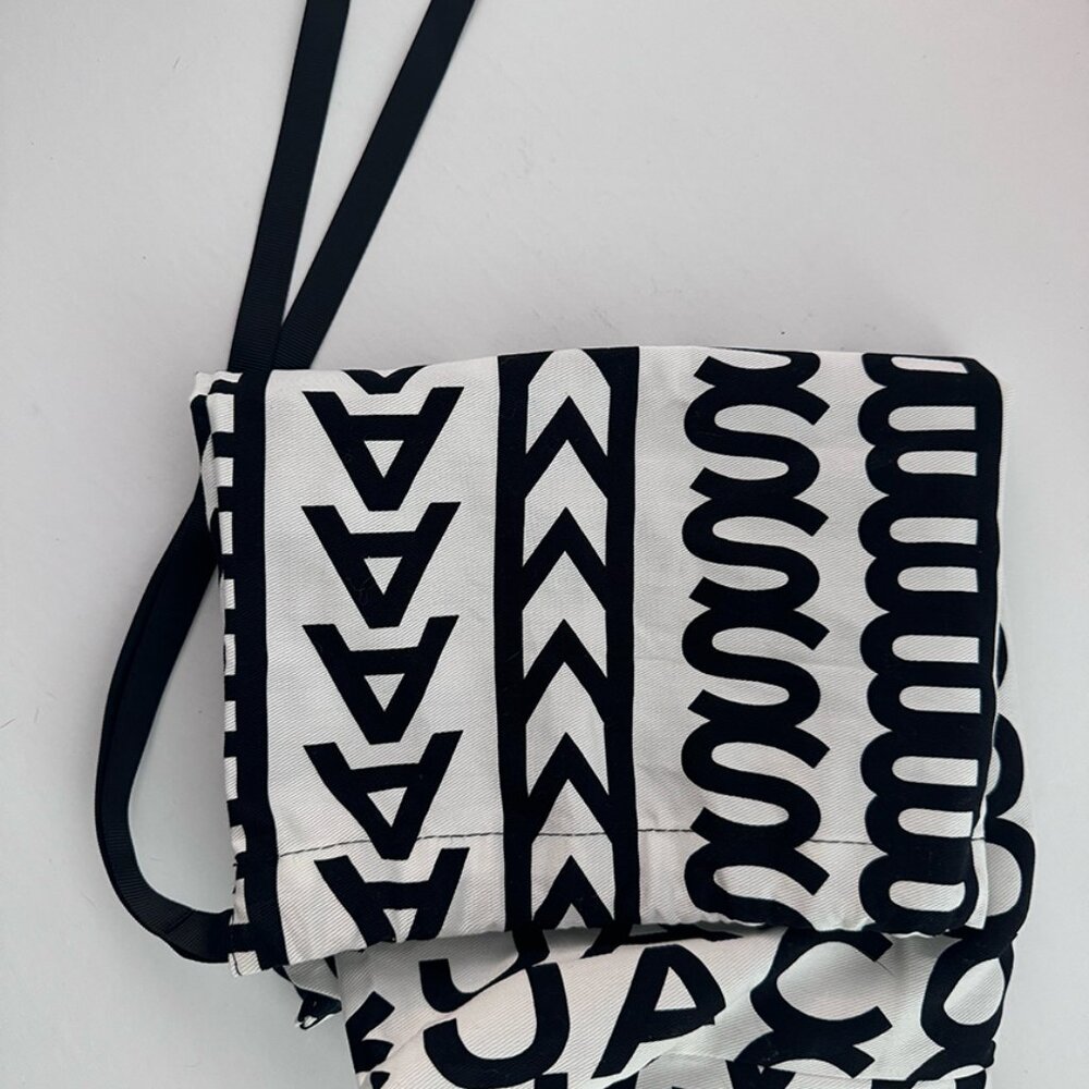 Marc Jacobs Black Quilted Crossbody Bag with Silver Chain - Picture 7 of 13